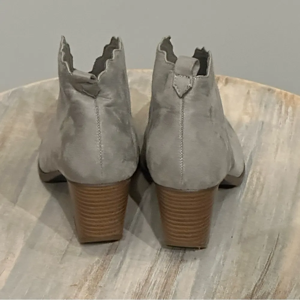 Beast Fashion Gray Suede block heel booties Size 7.5 - Image 4