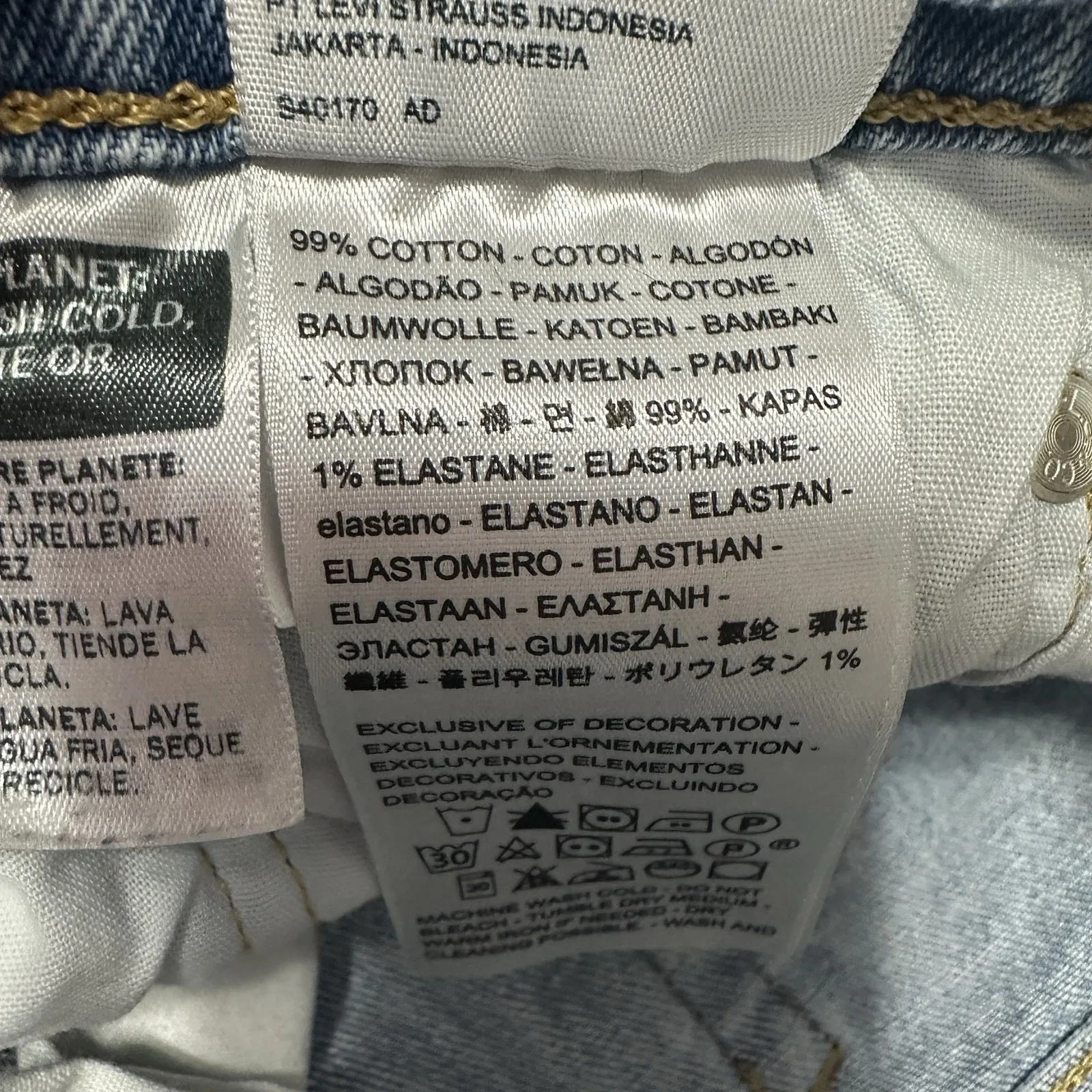 Levis 501 Premium Denim Jeans Womens Size 26x30 Button Fly Light Wash Raw Hem - Image 6