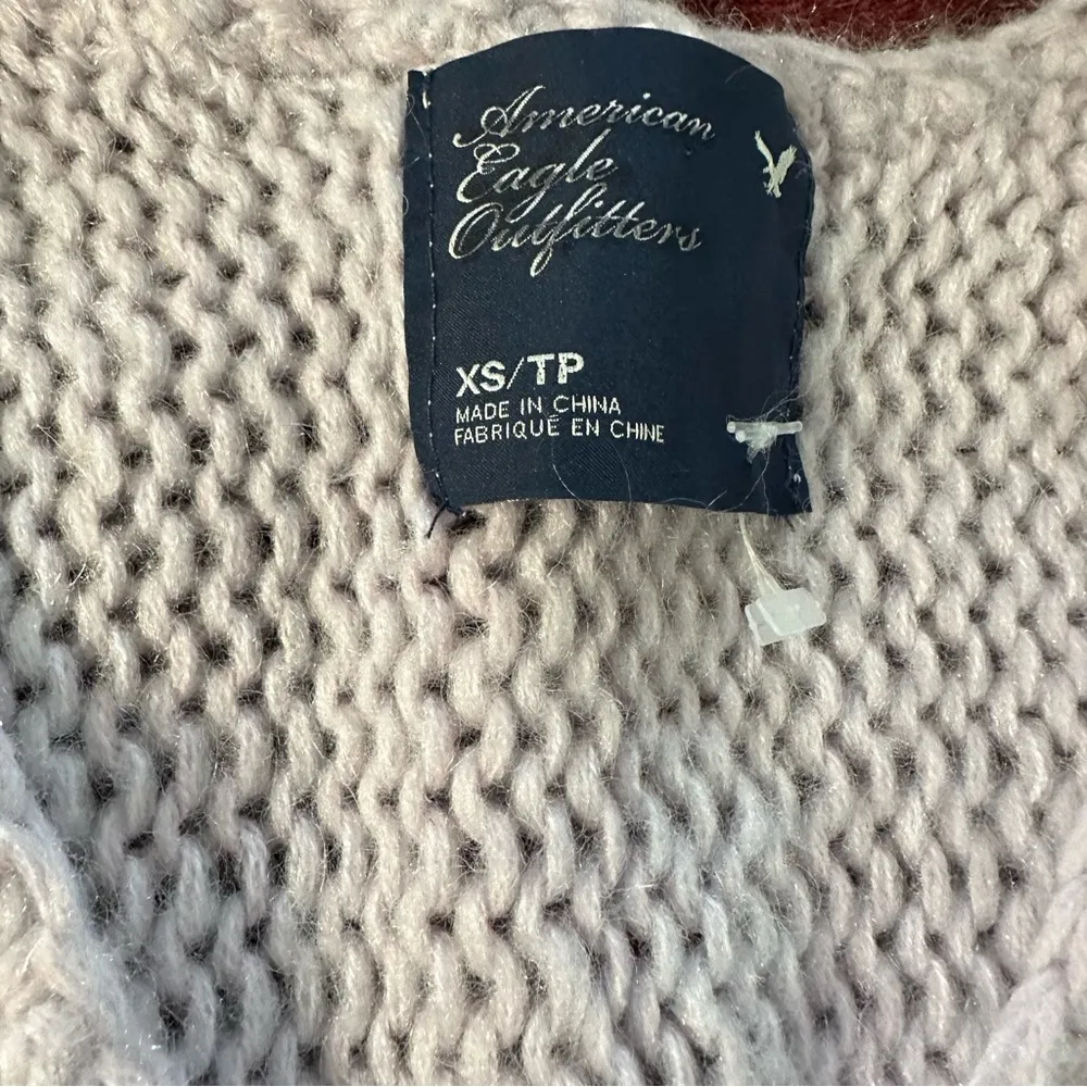 American Eagle women's size XS light purple crochet v-neck sweater 3/4 sleeves - Image 3