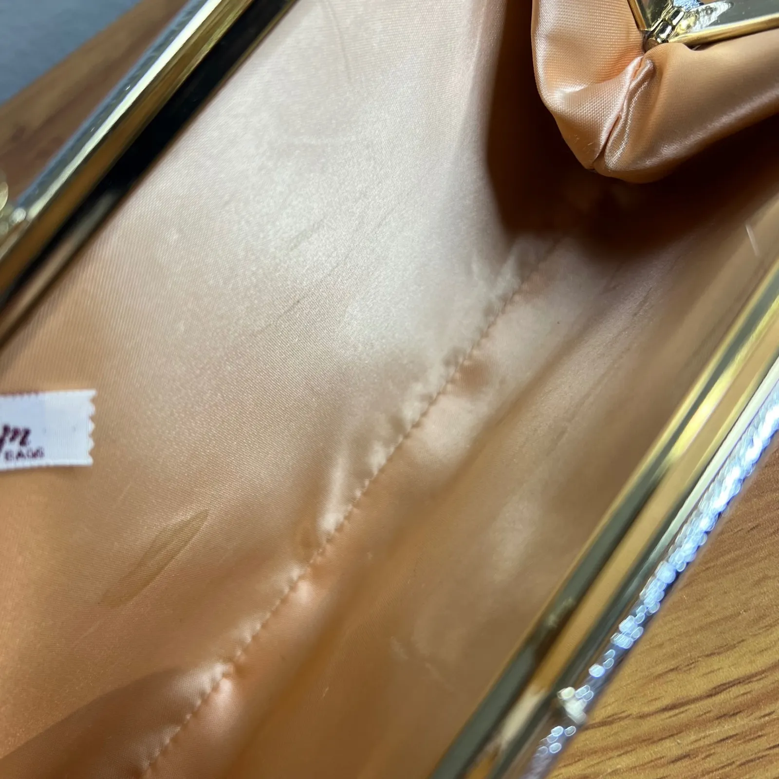 Vintage Marilyn Clutch Silver Metallic Faux Leather Pearl Kiss Lock Evening Bag - Image 8