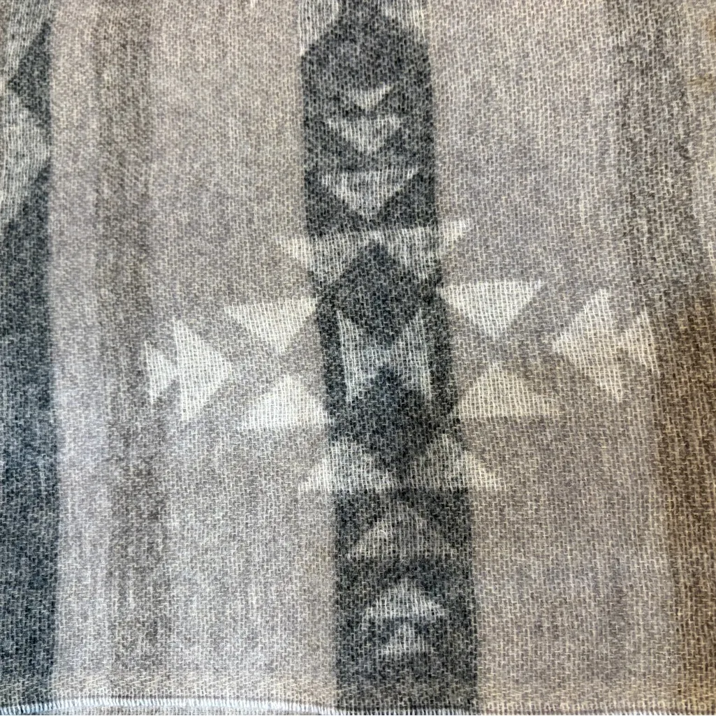 Elegant Gray Patterned Aztec Wrap - Image 3