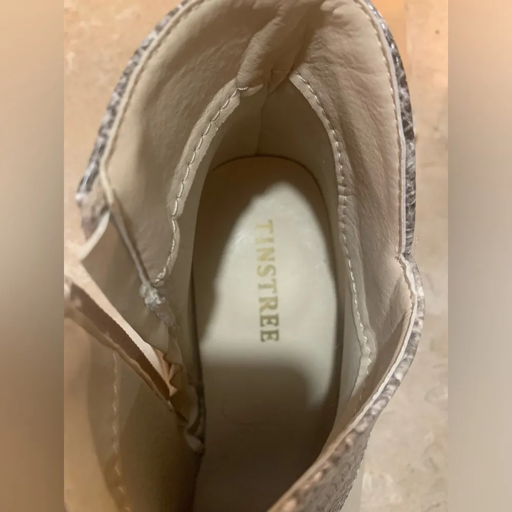 Tinstree White and Snake skin Ankle Length Pointed Toe Boots Size 8 - Image 6