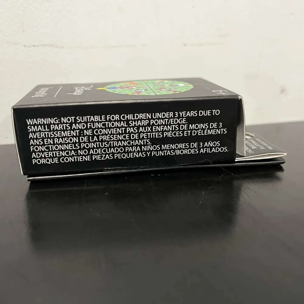 Loungefly Mickey Mouse & Friends flower pin - Pluto - Image 5