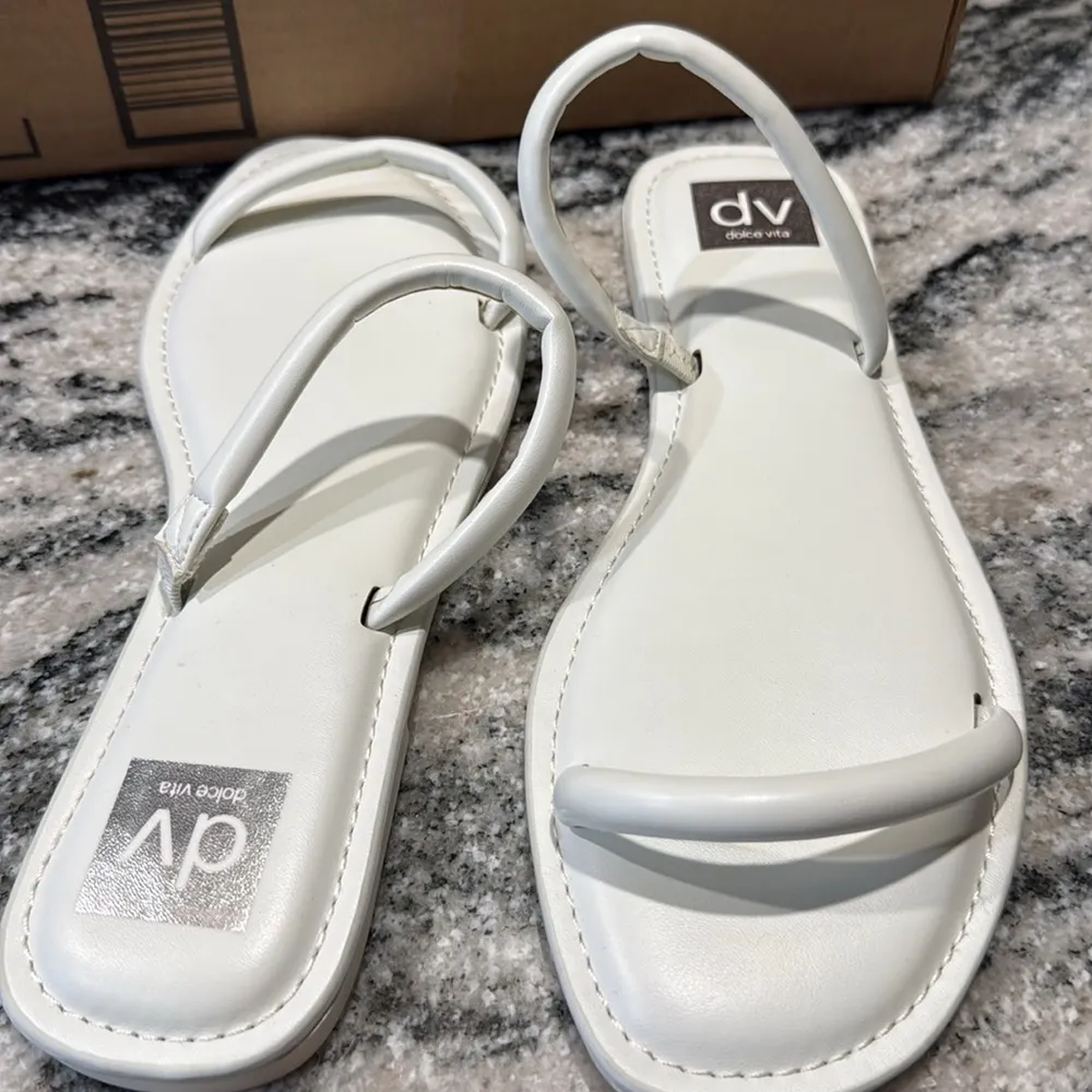 NWOT no box. Dolce Vita sandals size 10. Super squishy! Comfy, Casual sandal White - Image 4