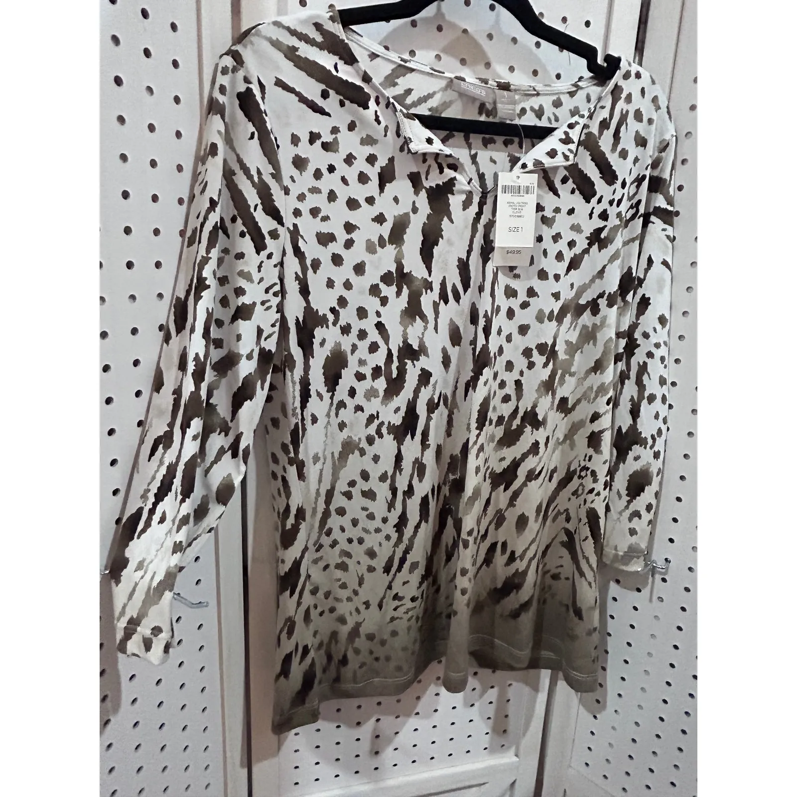 Chicos Size 1 Animal Print Lightning Notch Front Top 3/4 Sleeve White - Image 2