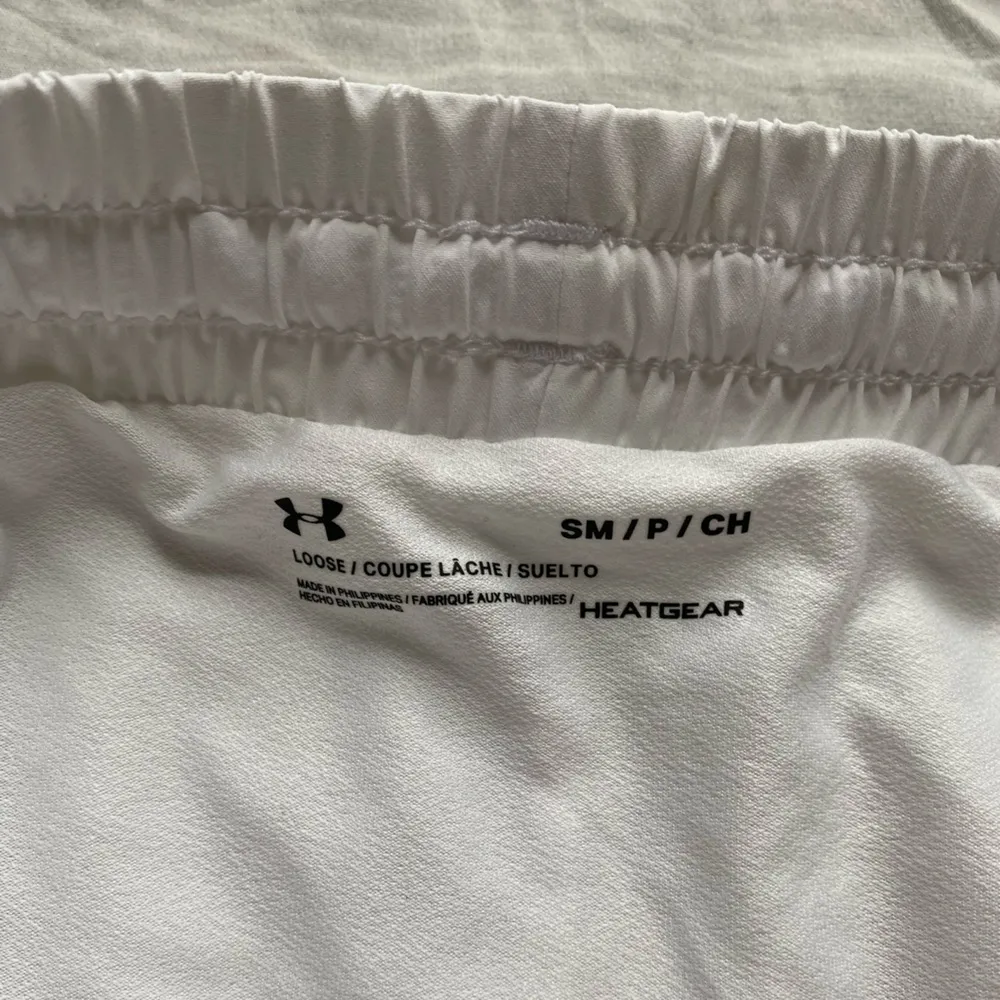 Under Armor Shorts Size S - Image 3