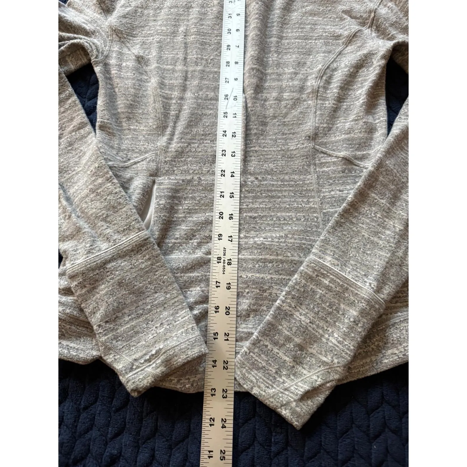 Lululemon Define Pullover Long‎ Sleeve Athletic Top Thumbholes Gray Size 4 - Image 8