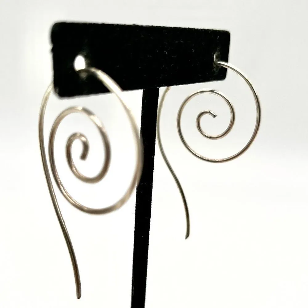 Snail swirly Earrings in Silver Tone - Image 4