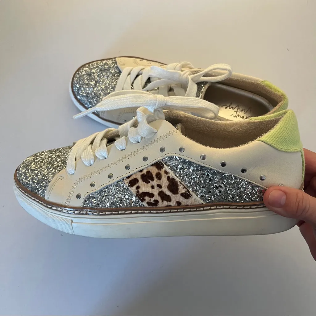 Crown Women's Sneakers - Image 2
