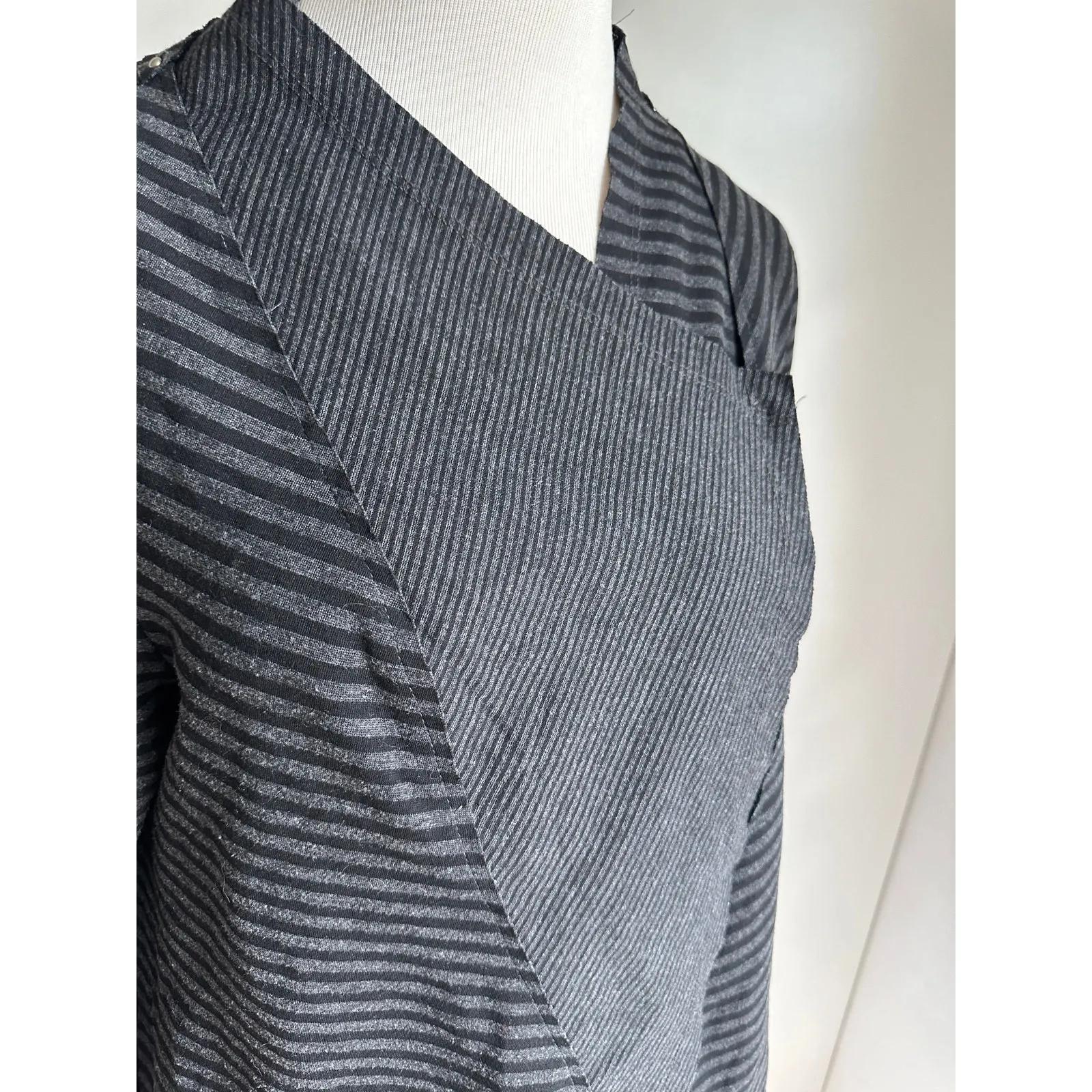 People Like Frank Cardigan jacket Size 6/M Black Grey Lagen Look Midi Length Gray - Image 6