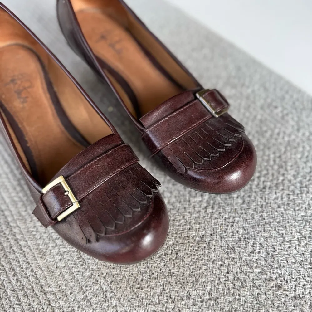 Life Stride Reese Oxblood Brown Heeled Loafers w Fringe Gold Buckles Size 9.5 - Image 3