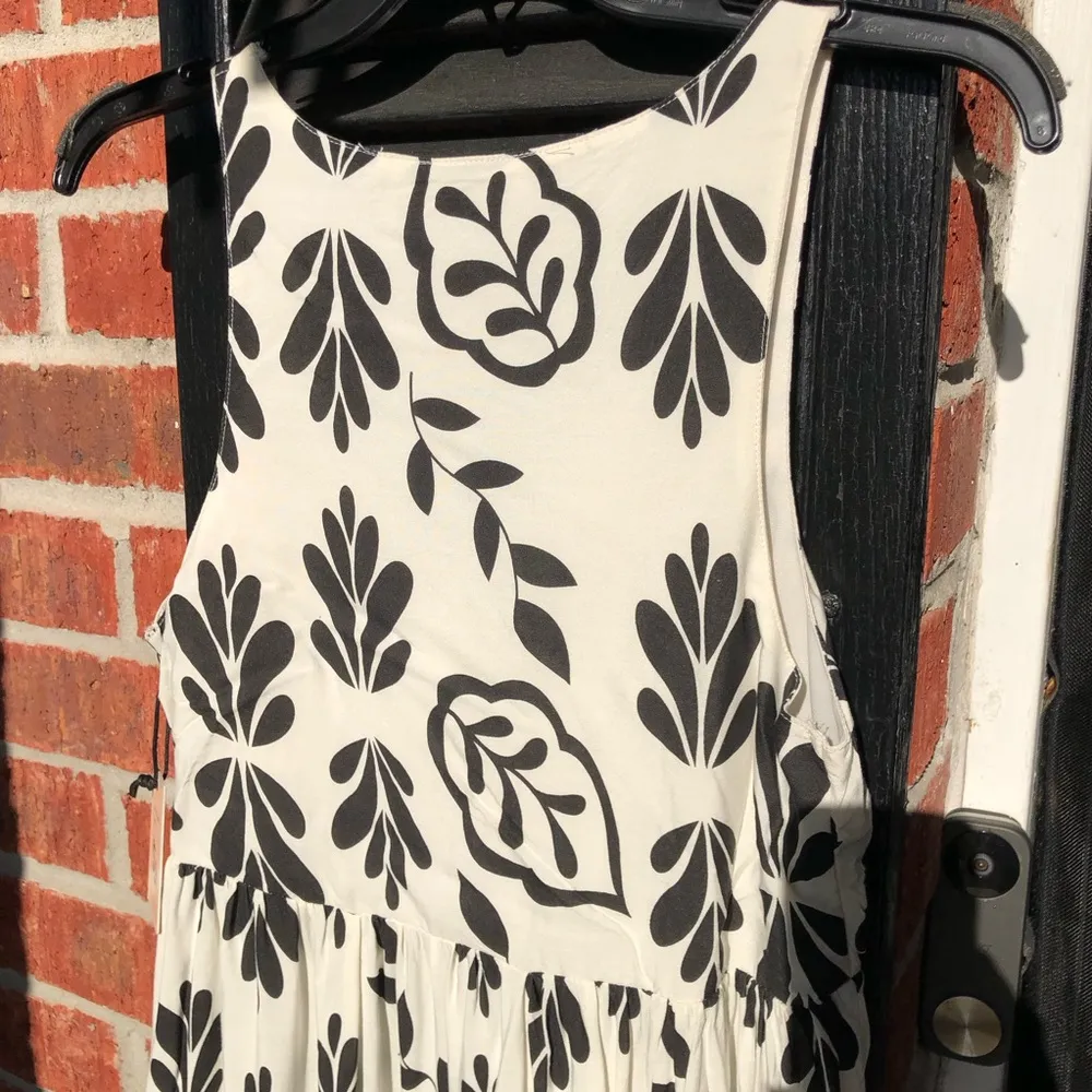 Sincerely Jules Black & White Leaf Printed Tiered Dress S - Image 7