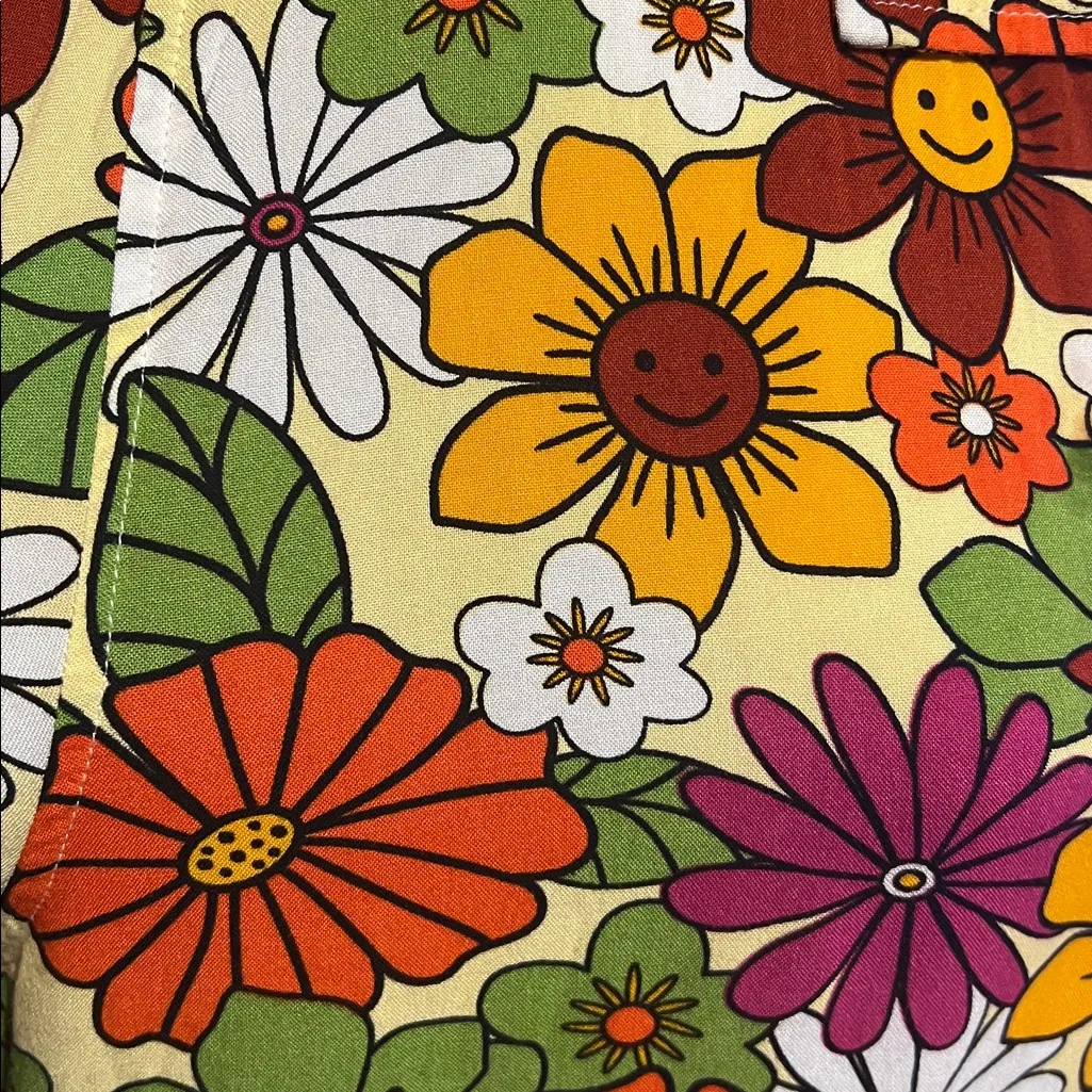 Massive Daisy retro button up shirt size M. 60’s, hippy, colorful, happy,floral Orange Size M - Image 4