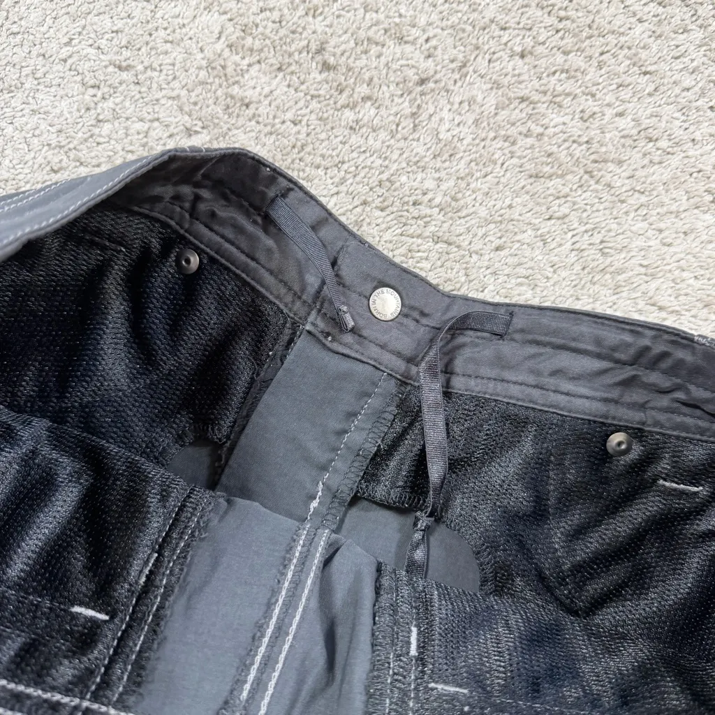 Kuhl Women’s Kliffside Convertible Hiking Cargo Pants Mid Rise in Dark Gray 4 - Image 12