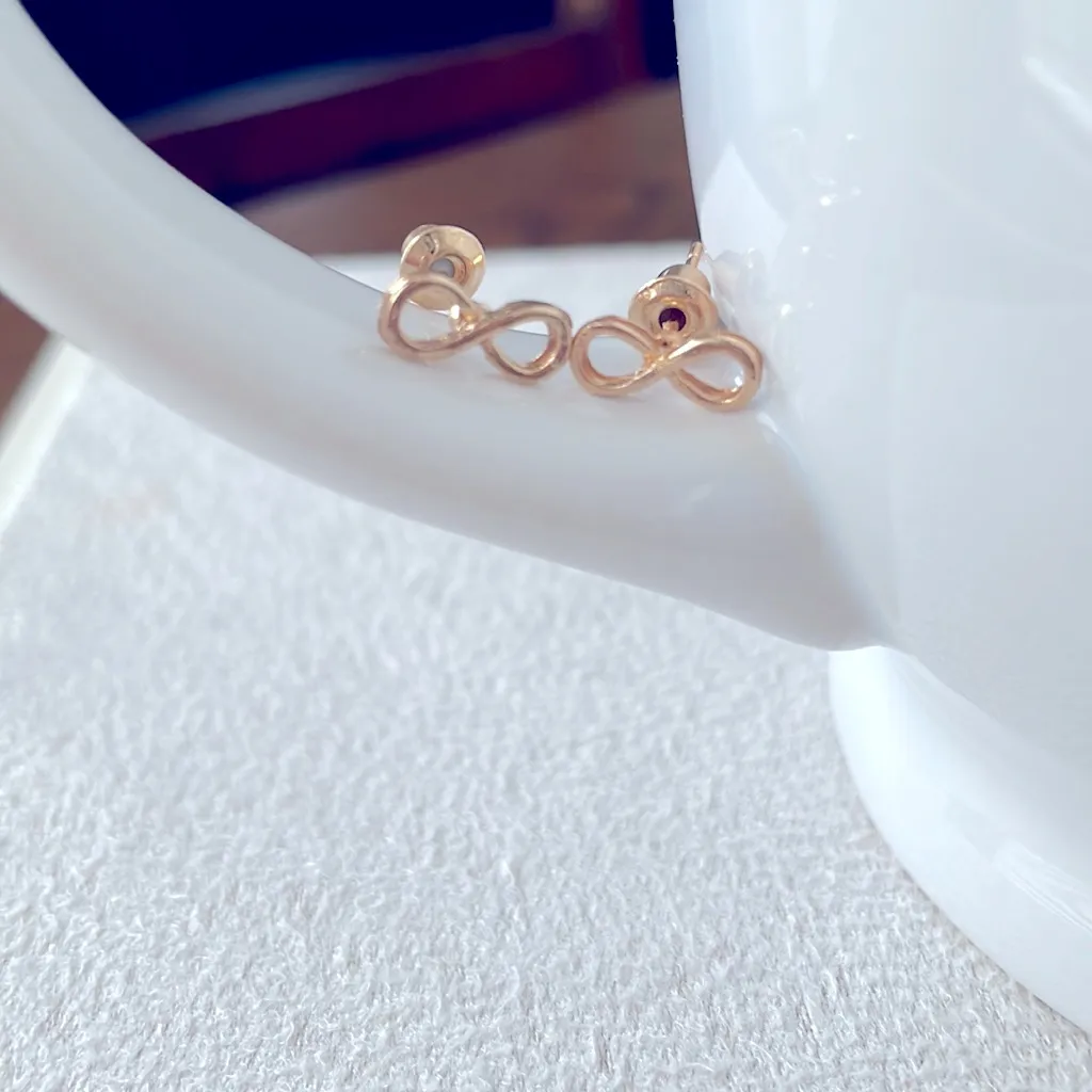 Gold infinity earrings - Image 5