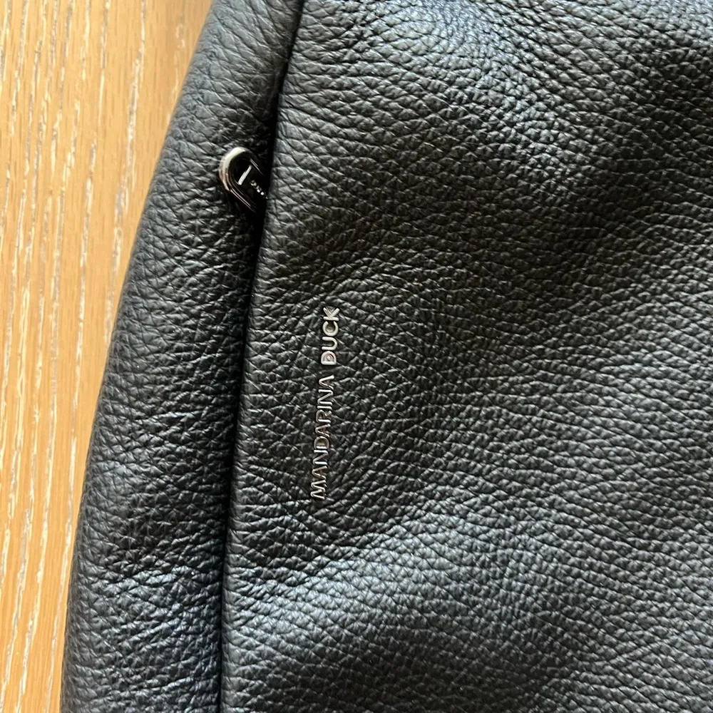 Mandarina Duck gently worn black leather bag with double strap - Image 6