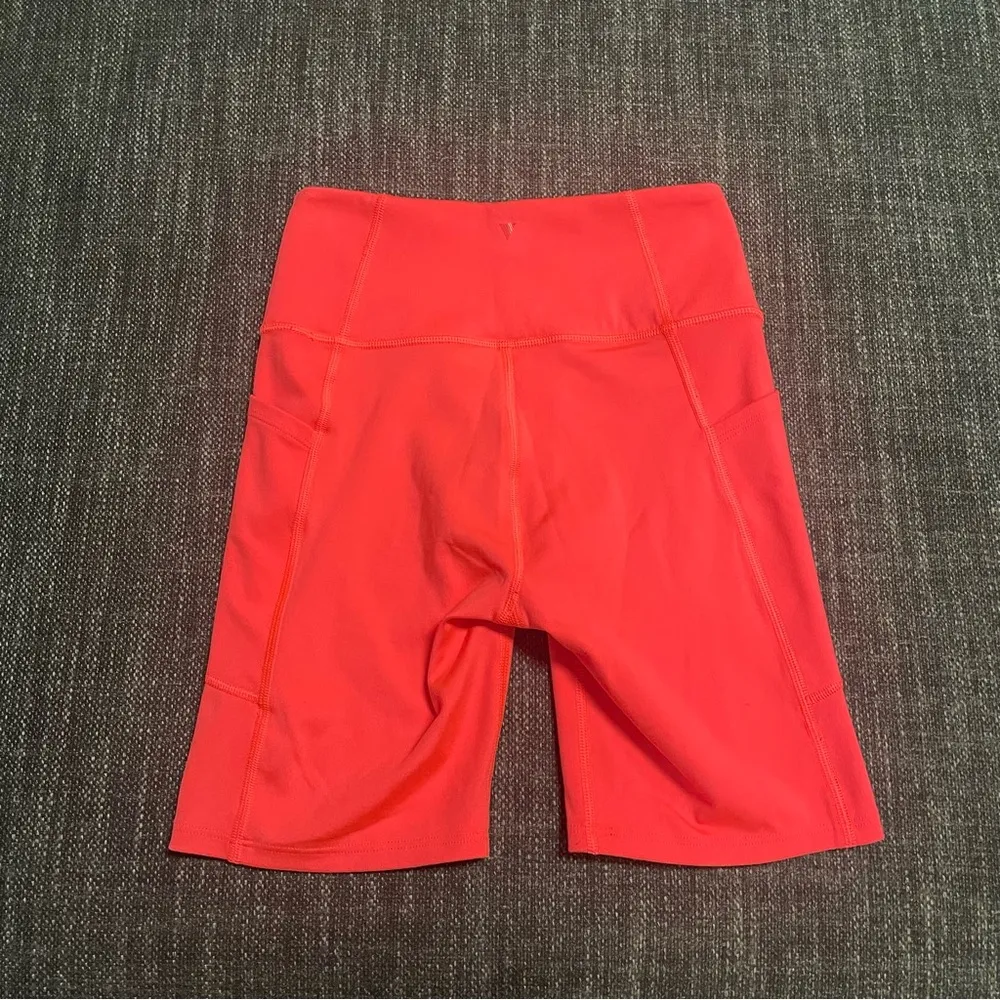 VS On Point Flow Workout Shorts - Image 3