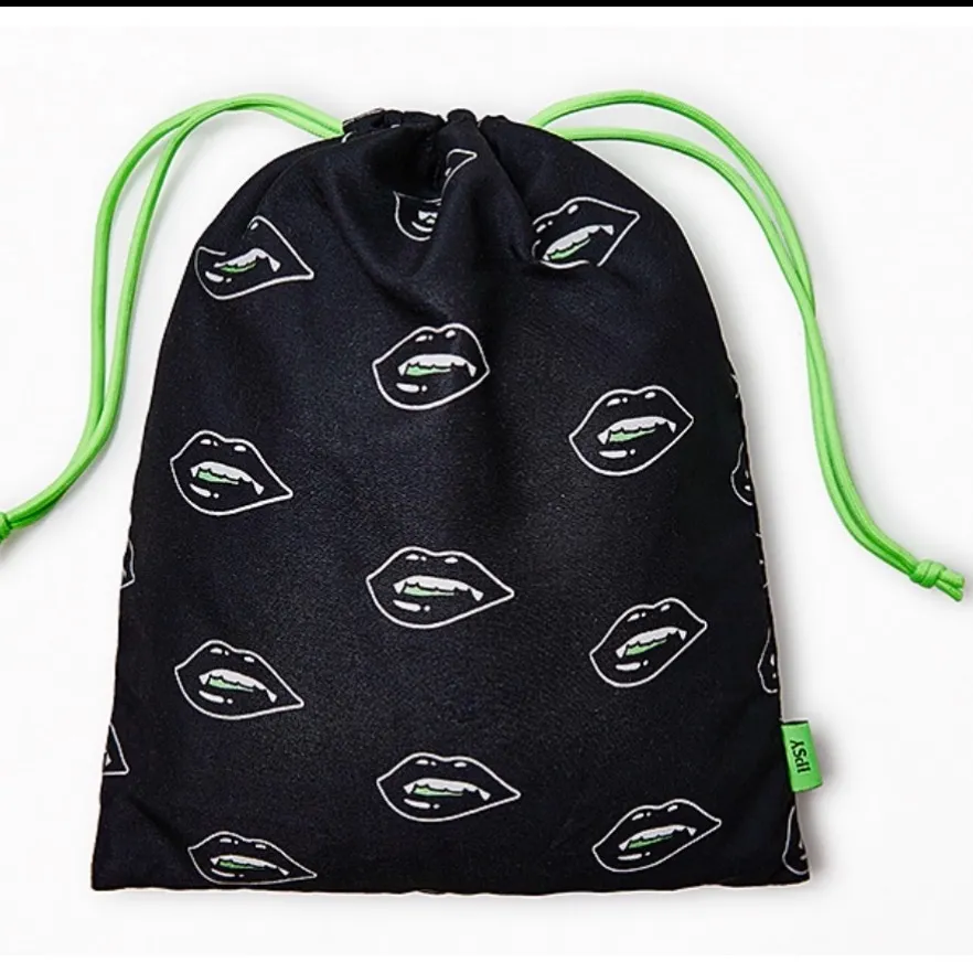 IPSY Fangs Out Glam Cosmetic Drawstring Pouch Bag Black - Image 2