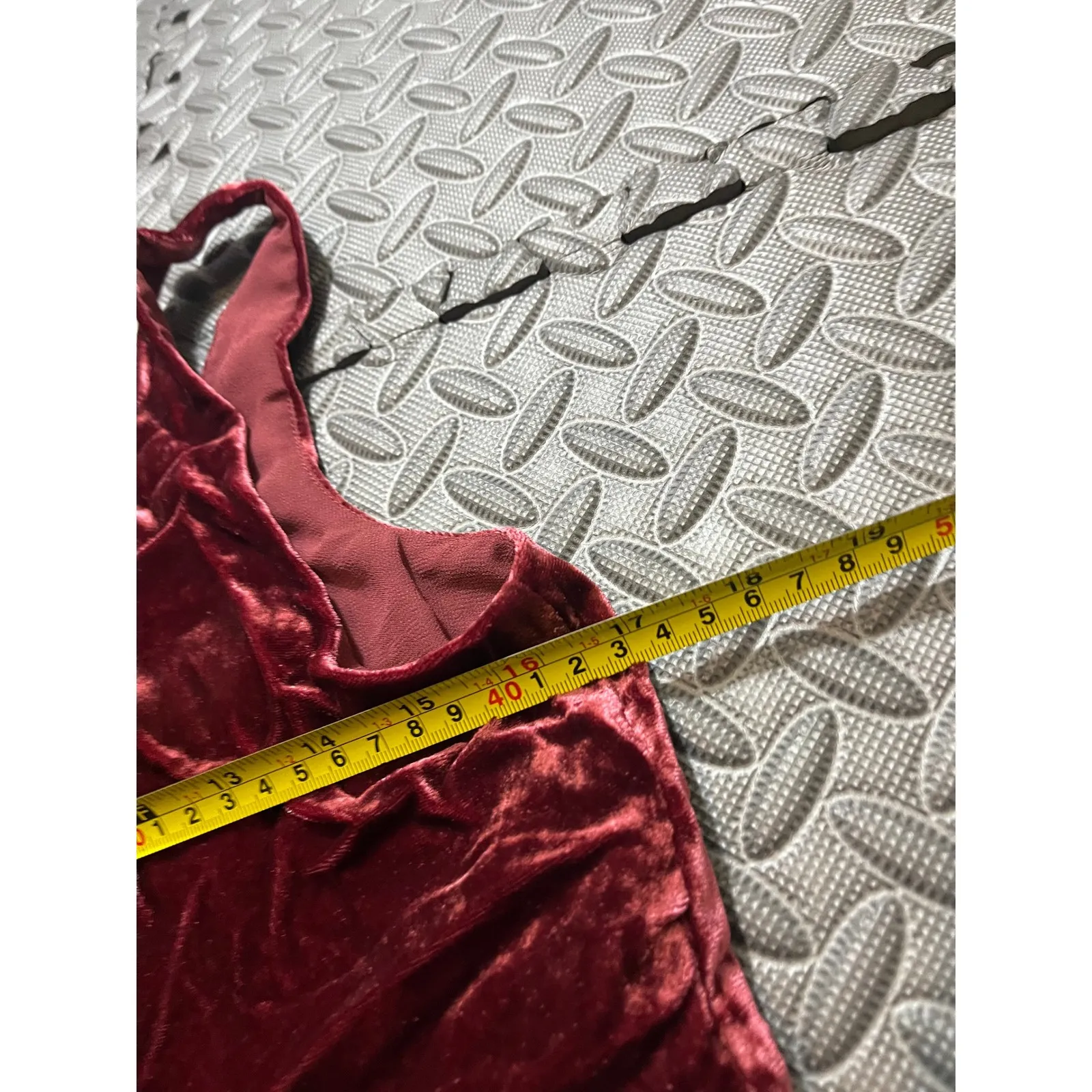 J. Crew Size 4 Deep Red Velvet Tank Sleeveless Top Tank Keyhole Button J4925 - Image 7