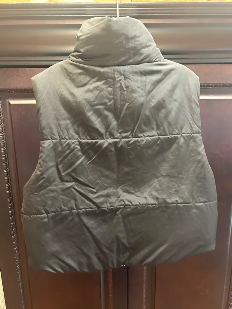 Reversible White and Black Cropped Vest - Image 4