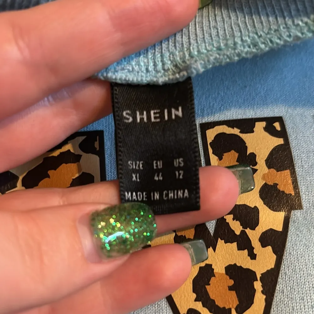 Womens SHEIN crewneck - Image 3