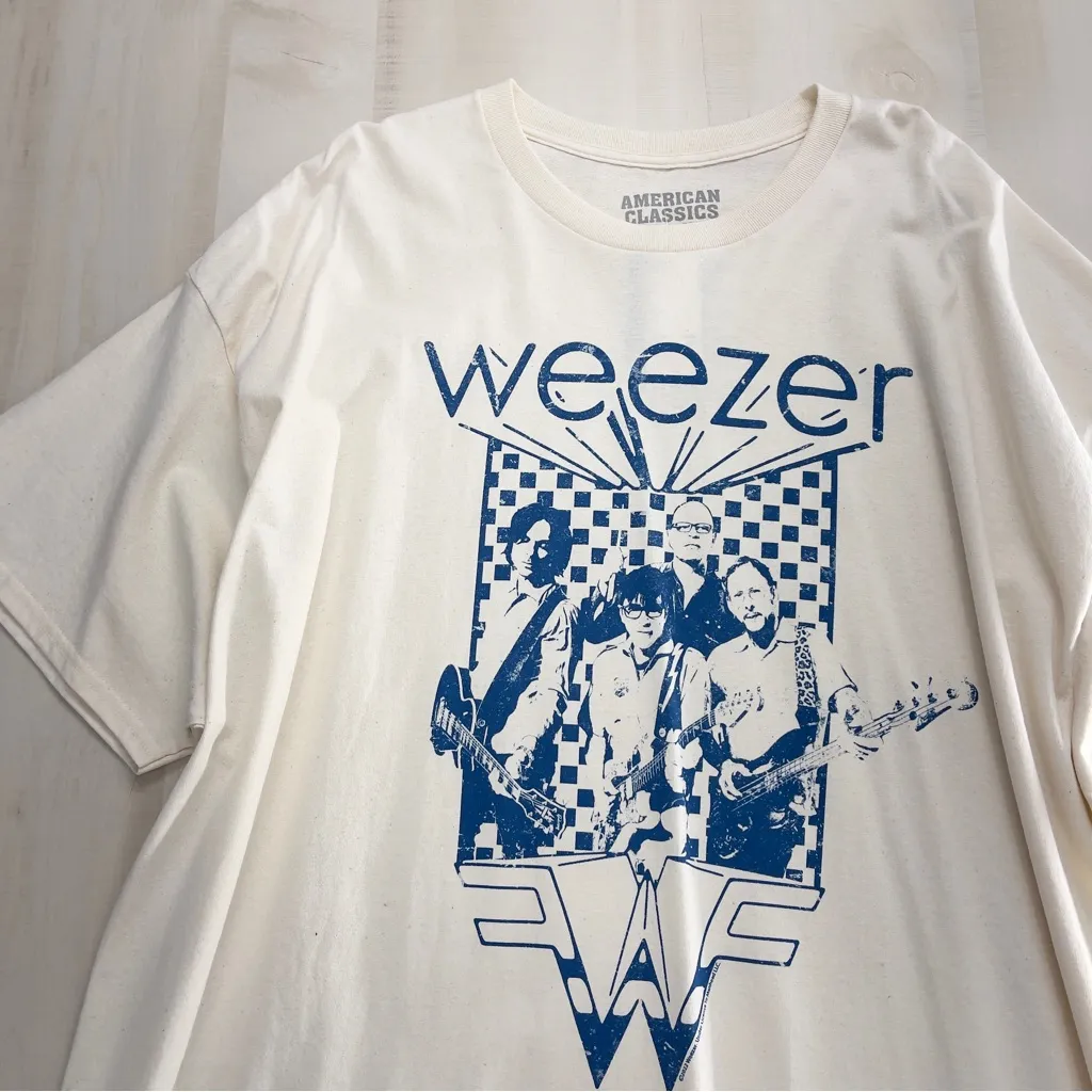 nwt URBAN OUTFITTERS American Classics WEEZER band tee oversized graphic - Image 3