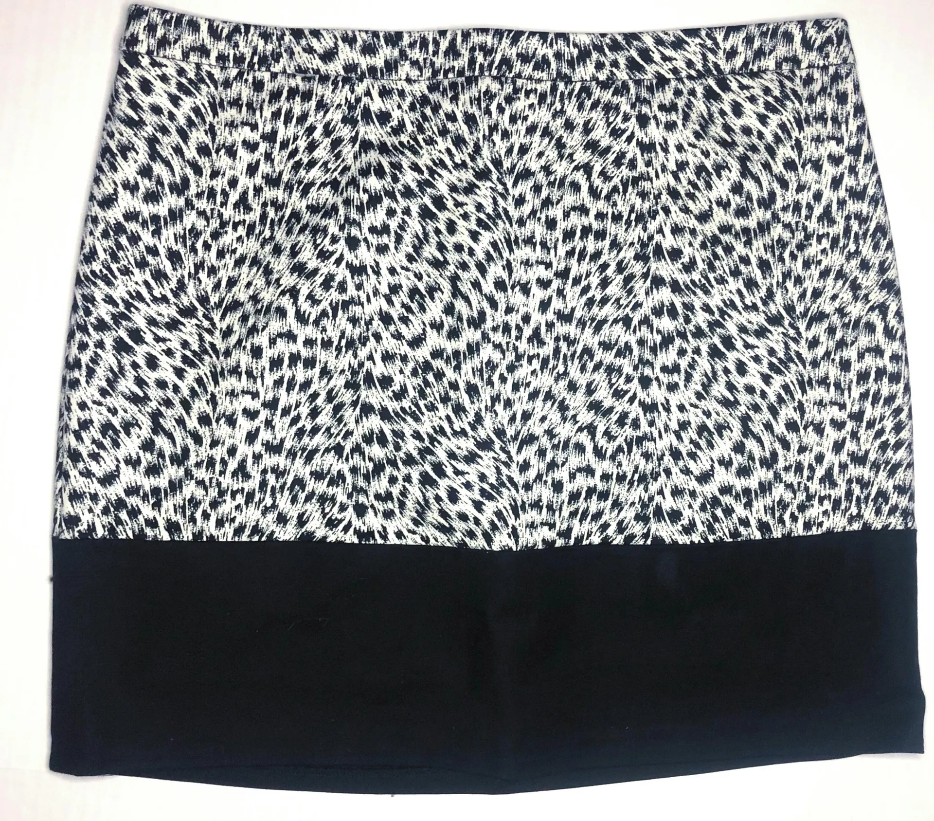 Michael Kors Black And White Mini Skirt - Image 2