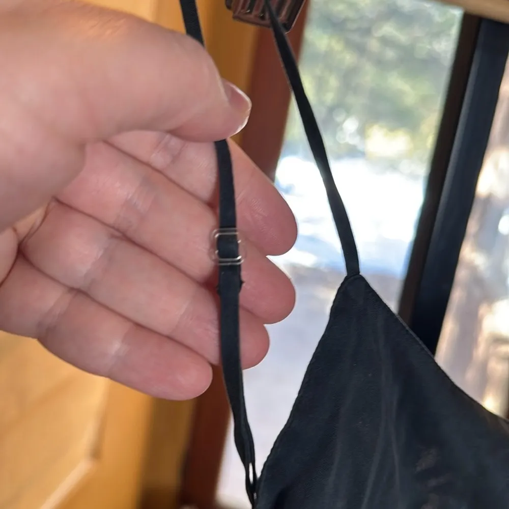 VINTAGE 90S VICTORIA'S SECRET GOLD LABEL 100% SILK BLACK CHEMISE SIZE MEDIUM - Image 4