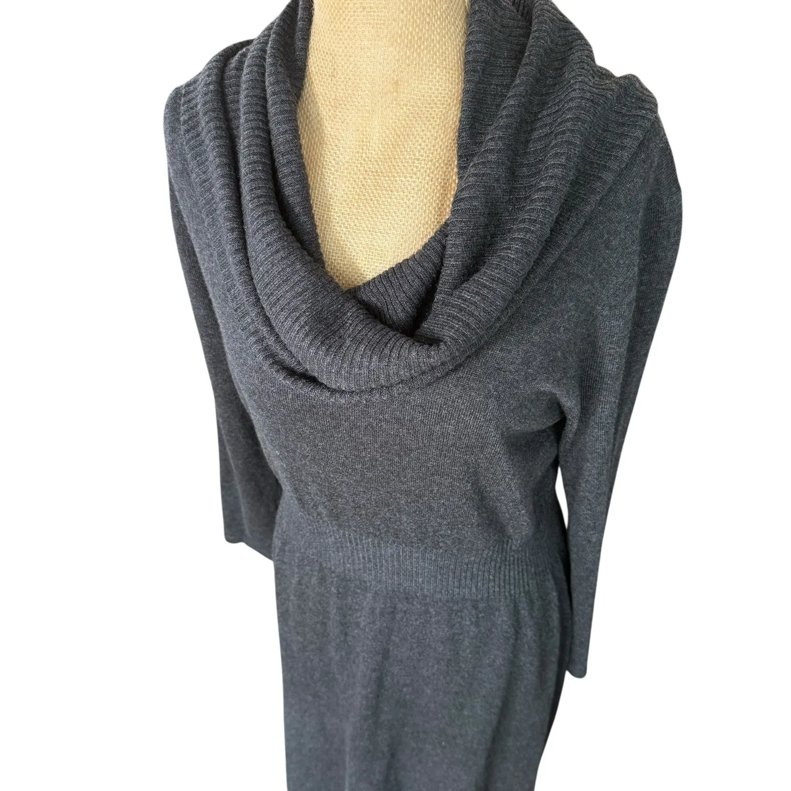Neiman Marcus Women's Dark Gray Sweater Dress Size Medium - Image 5