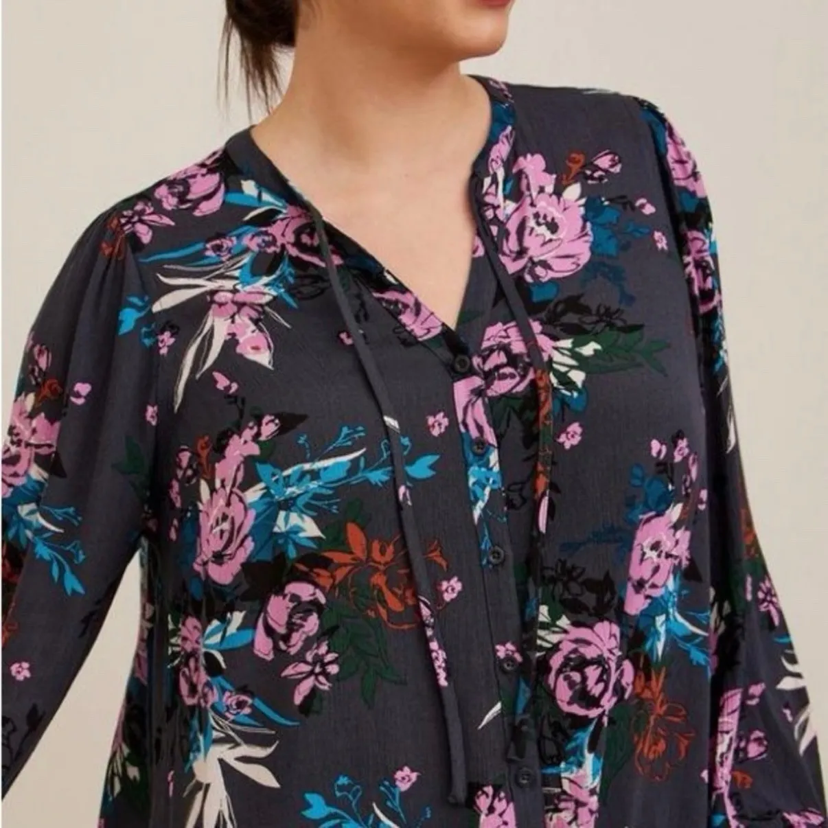 Torrid Gray Floral‎ Crinkle Gauze Button-Front Peasant Top Blouse Size 3X - Image 2