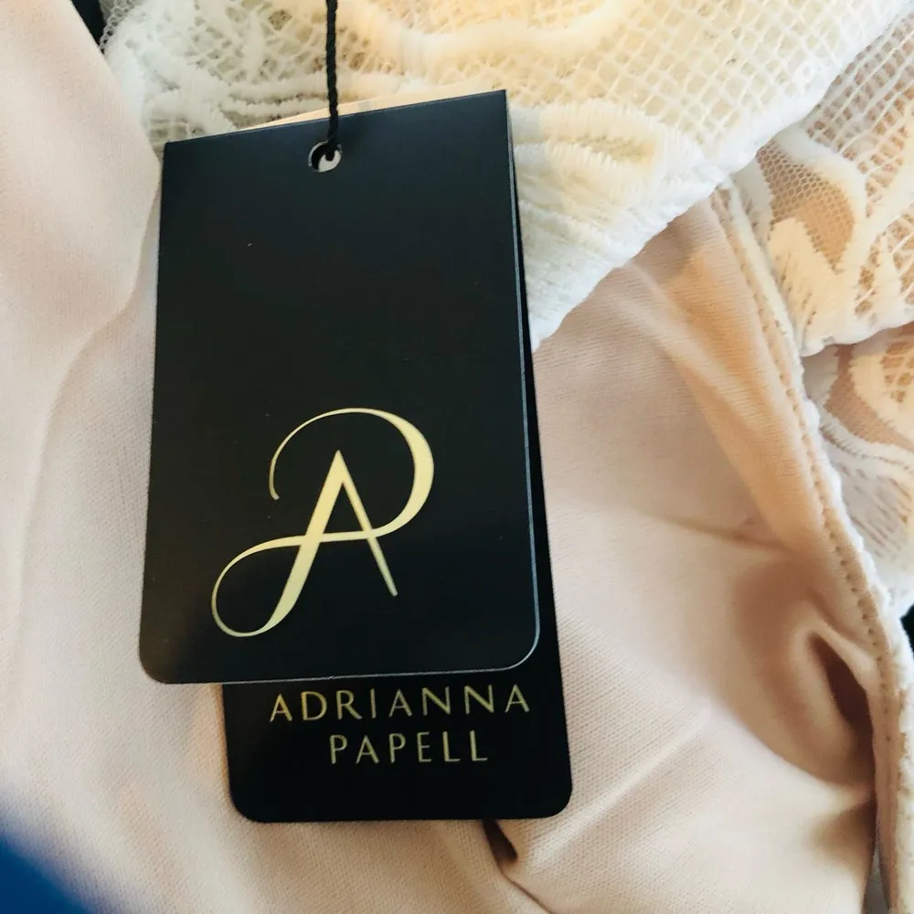 New Adrianna Papell Embroidered Contrast Evening Gown Black Ivory Women's size 2 - Image 12