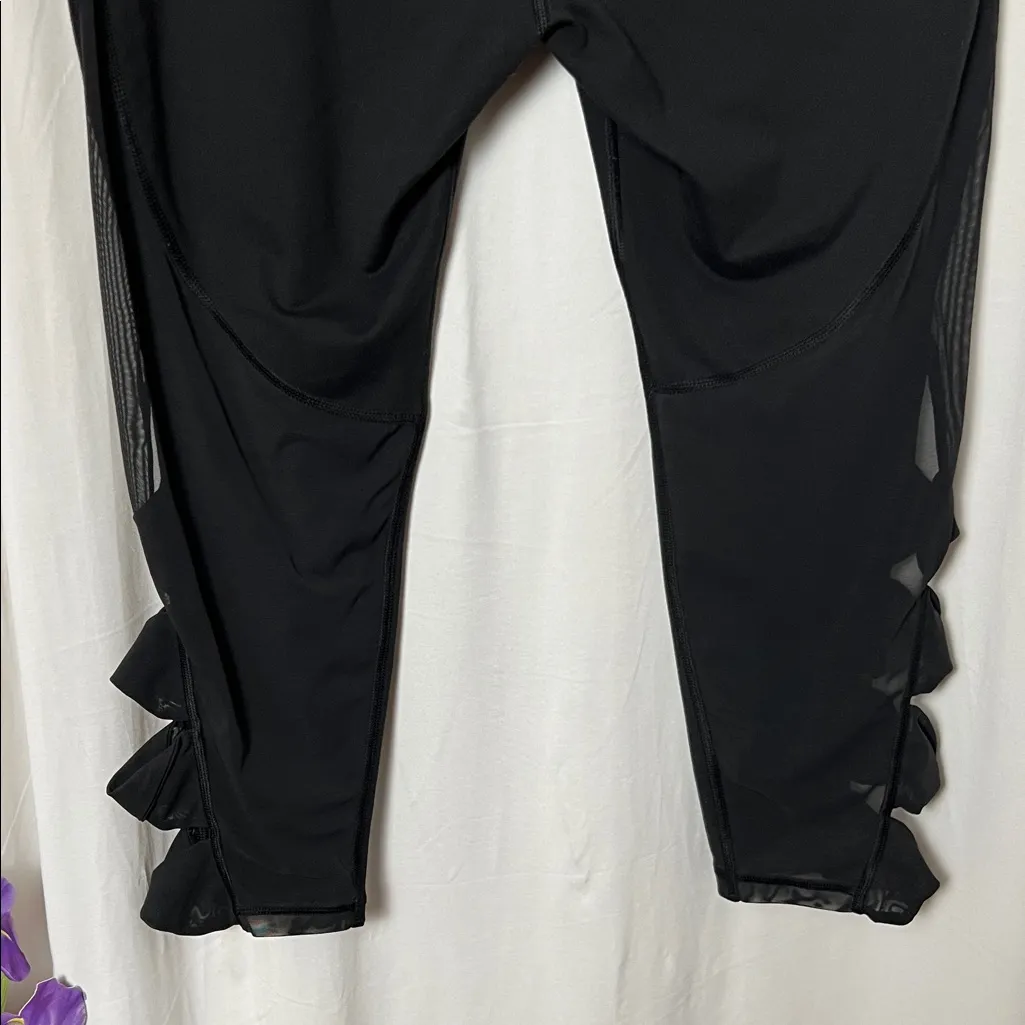 Victoria's Sport Knockout Black Mesh Criss Cross Capri Leggings Size Large - Image 8