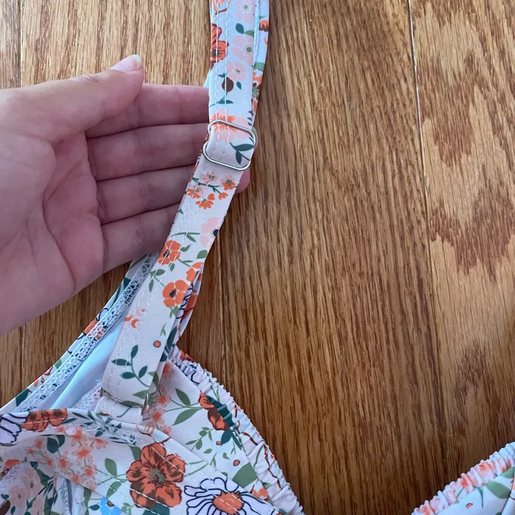 SheIn  Floral Bikini Set Size Medium - Image 6