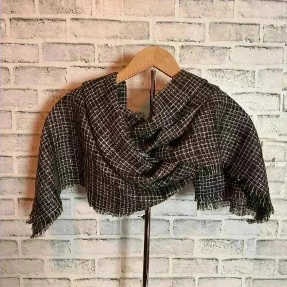 Lauren Conrad‎ scarf charcoal pink white silver fringe new with tags - Image 2