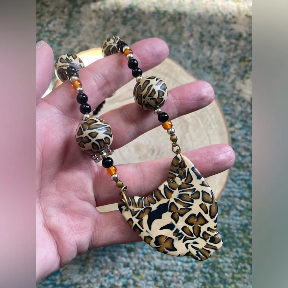 Vintage leopard animal jungle cat face beaded necklace Brown - Image 4
