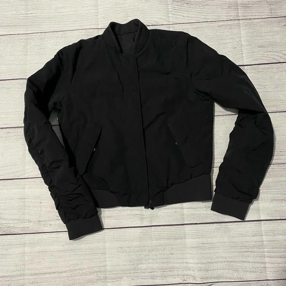 Lululemon  jacket - Image 3