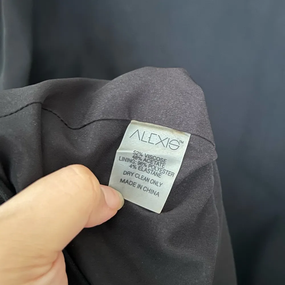 NWT Alexis Marianne Tiered Bell-Sleeve Crepe Dress Ruffled Trim in Black Medium - Image 5