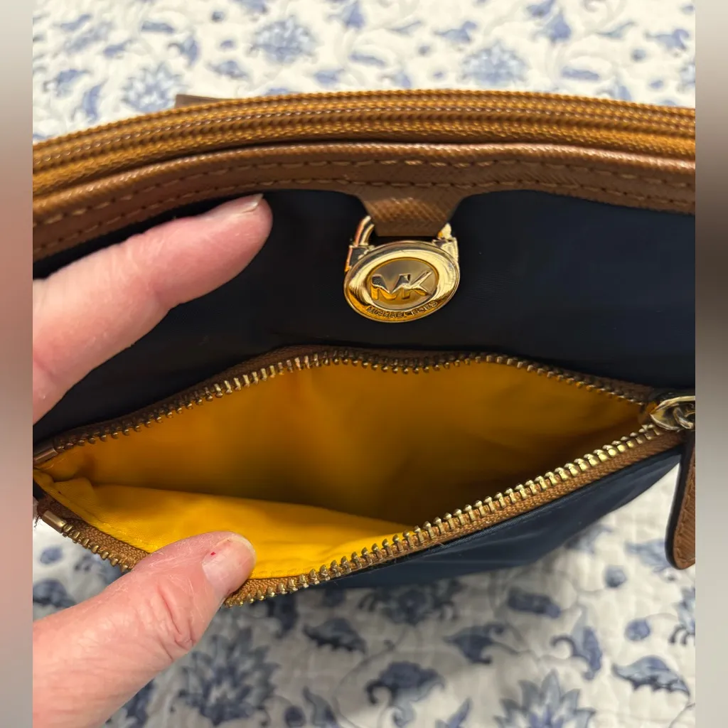 Michael Kors Navy Nylon and brown leather edge Small Crossbody Bag – Strap Wear - Image 6