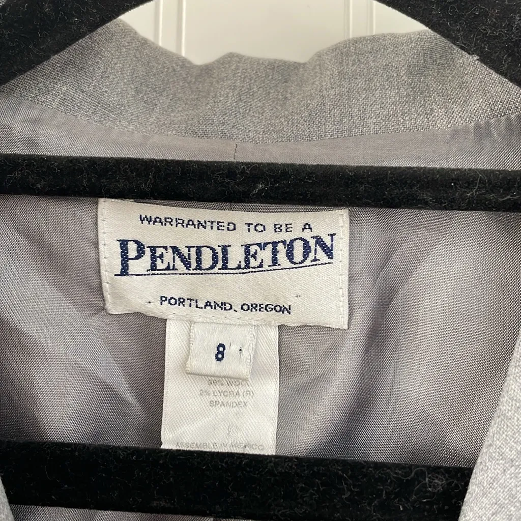 Pendleton Women’s‎ Grey Stretch 98% Wool Blazer Suit Jacket Three Buttons Size 8 - Image 2