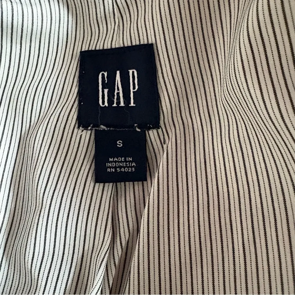 Gap classic woman’s tan/camel peacoat, size small - Image 15