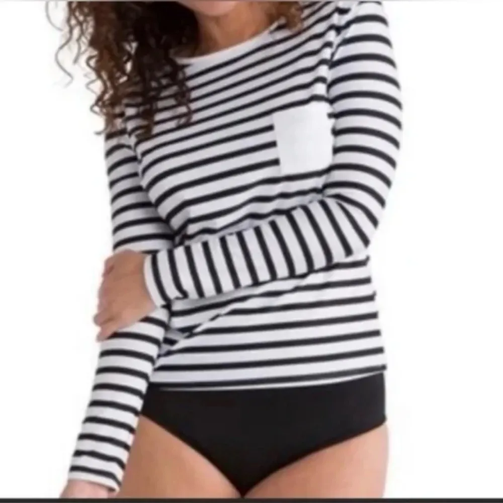 SPANX Black and White StripRashgaurd Sun Shirt size M - Image 2