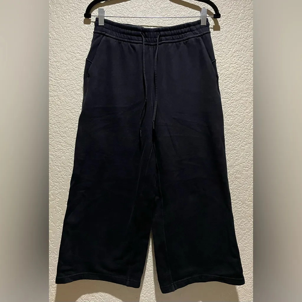 Lululemon Loungeful High Rise Wide Leg Fleece Crop in Black with Pockets Size 6 - Image 8