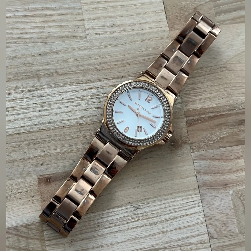 Michael Kors Ladies Watch Crystals Accents Pearl Dial Rose Gold-Tone Bracelet - Image 7