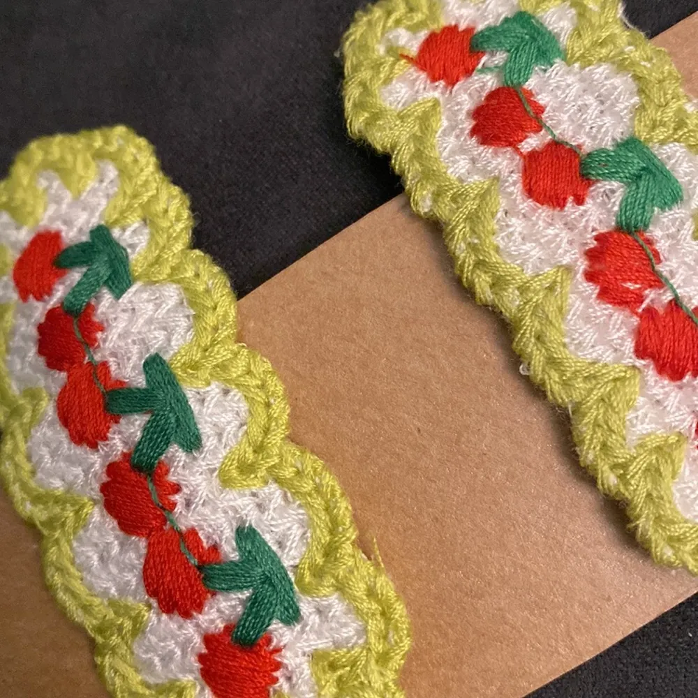 ROMWE Anime 2pcs Floral Embroidery Hair Clip - 258 - Image 2