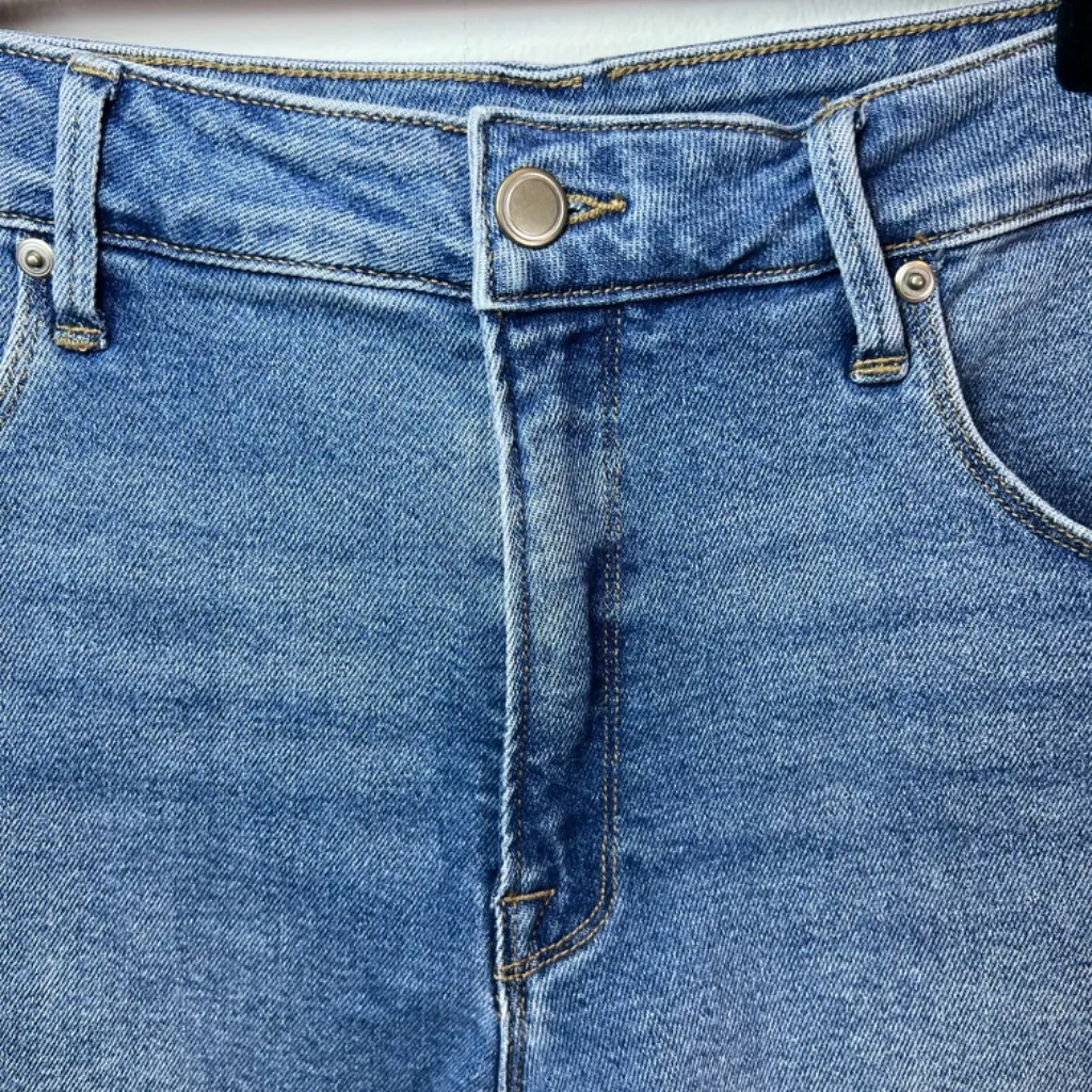 Good American Good Curve High Waisted Jean Shorts Blue Distressed Stretch  Sz 15 - Image 5