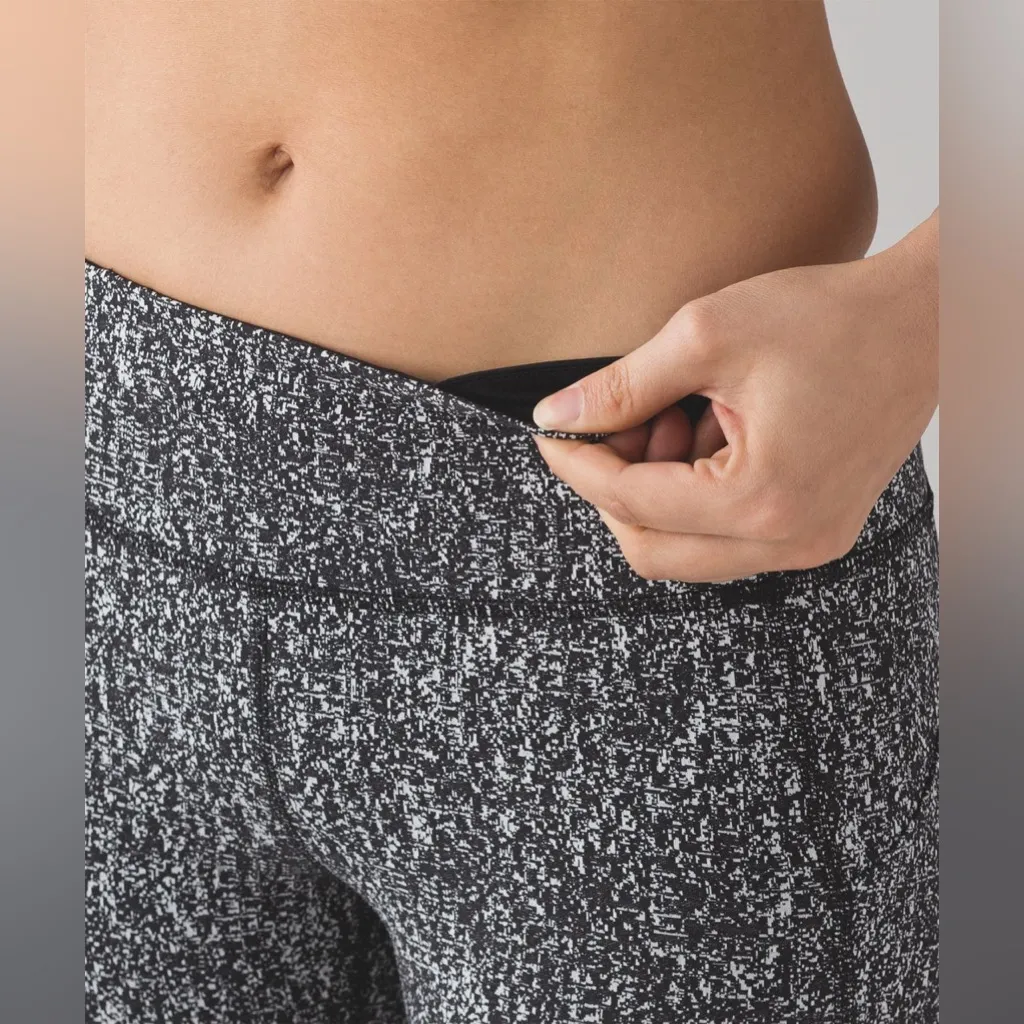 LULULEMON Pace Rival Crop 22” Power Luxtreme Suited Jacquard Black White Size 4 - Image 6