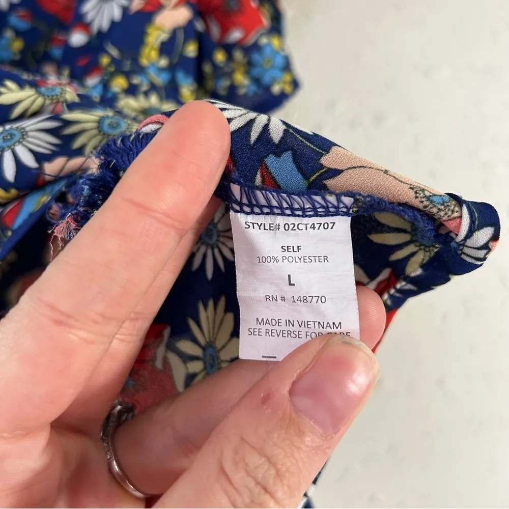 🦋 Sienna Sky Blue Floral Cinched V-Neck Cropped Blouse Large Spring - Image 4