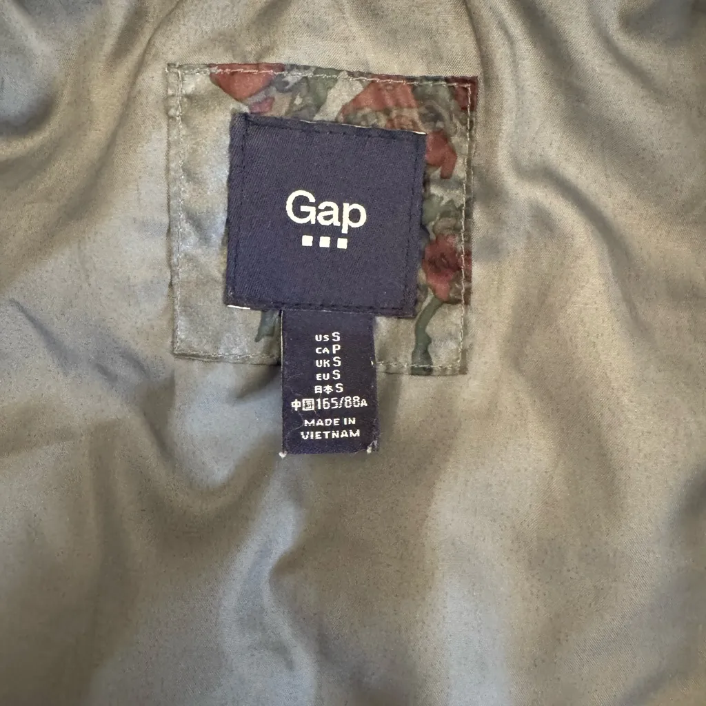 Gap Women's Floral Puffer Winter Jacket Size - Small - Image 7