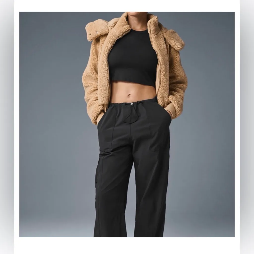 ALO Yoga Foxy Sherpa Jacket in Camel Beige - Image 3