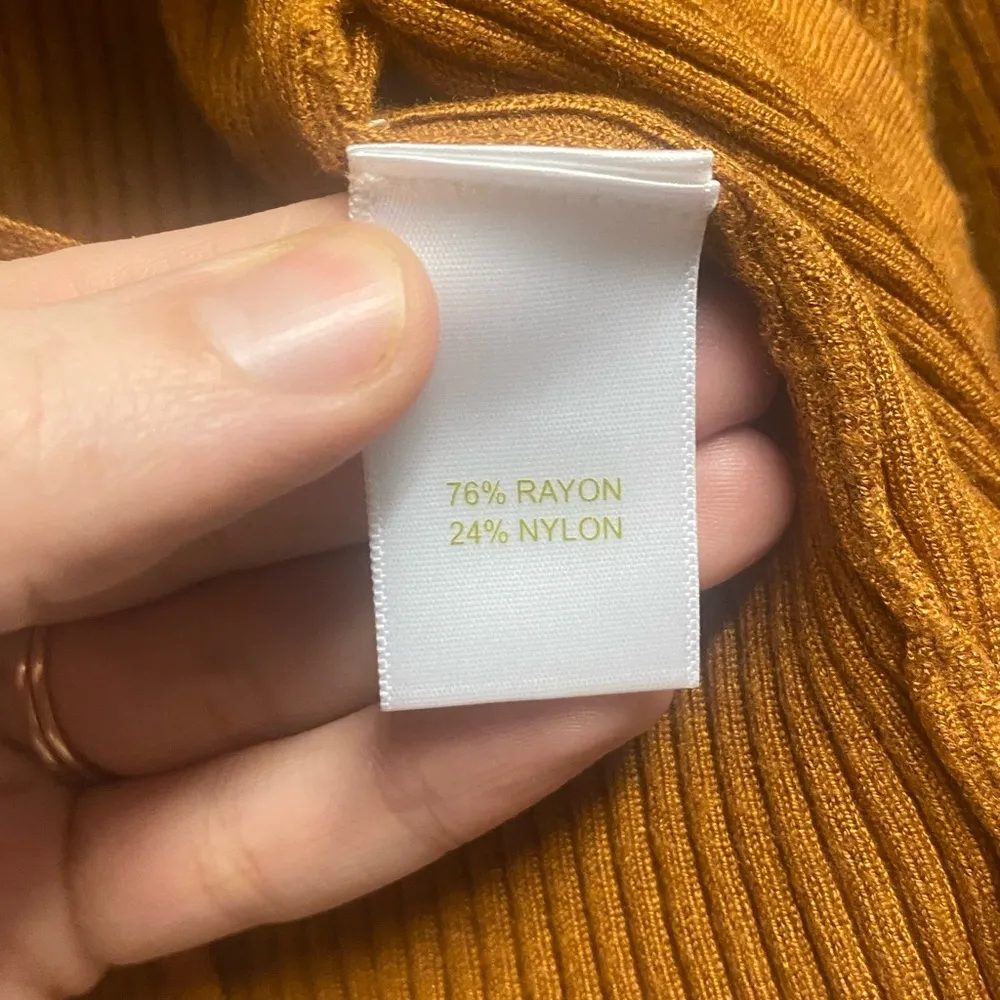 NWOT House of Harlow Ribbed Cropped Sweater Size Medium Orange - Image 3